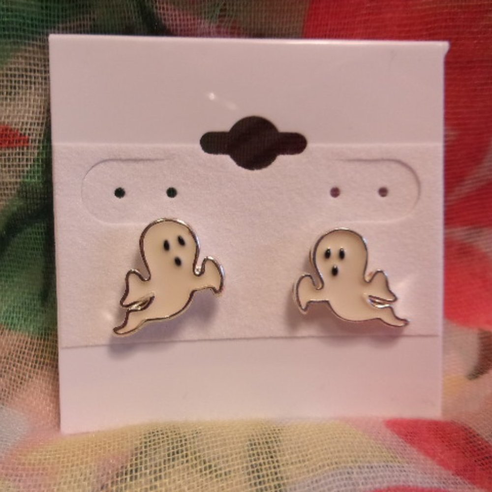 Avon White Enamel Halloween Ghost Pierced Earrings